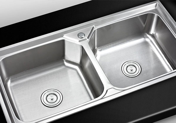 Why is the stainless steel sink magnetic